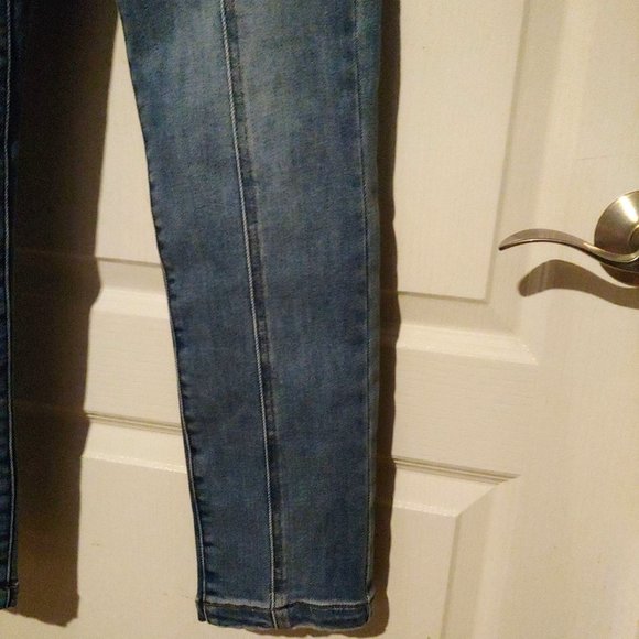 Risen Looking For Answers High Rise Tie-Belt Skinny Jeans Size 3 - Picture 9 of 16